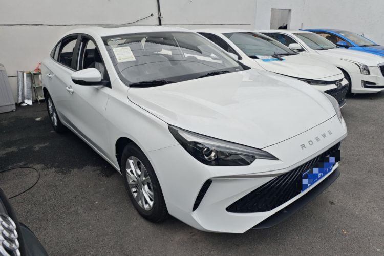 Used Roewe i5 2024 1.5L CVT Luxury Edition Front Right 45 Deg
