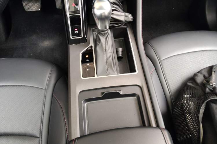 Used Roewe i5 2024 1.5L CVT Luxury Edition Gear Lever