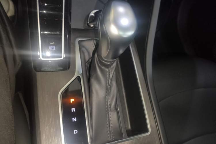 Used Roewe i5 2024 1.5L CVT Luxury Edition Gear Lever