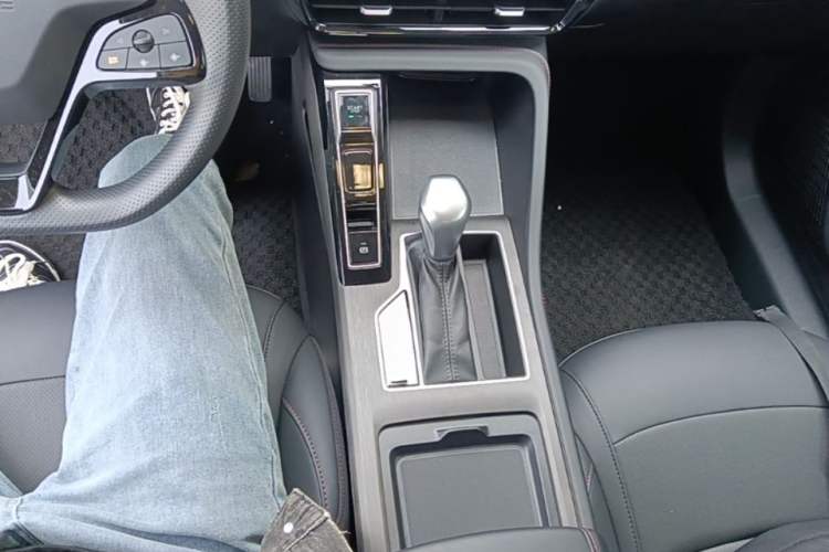 Used Roewe i5 2024 1.5L CVT Luxury Edition Gear Lever
