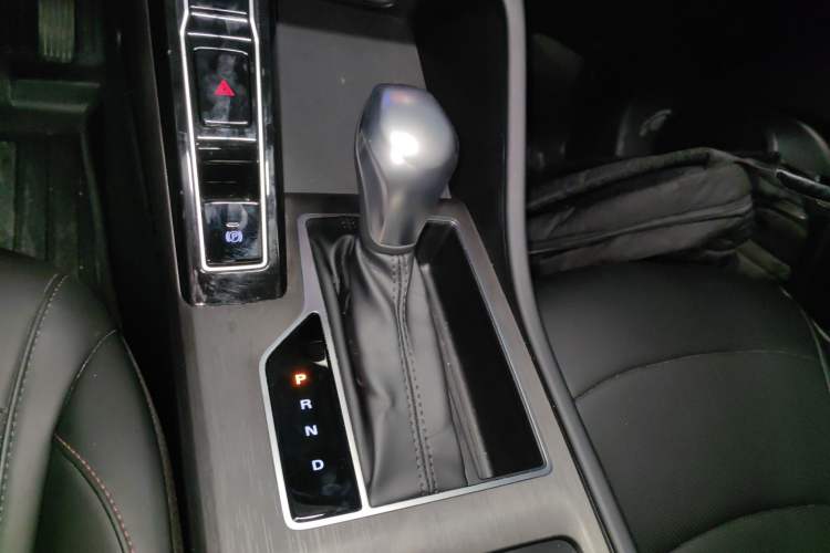 Used Roewe i5 2024 1.5L CVT Luxury Edition Gear Lever