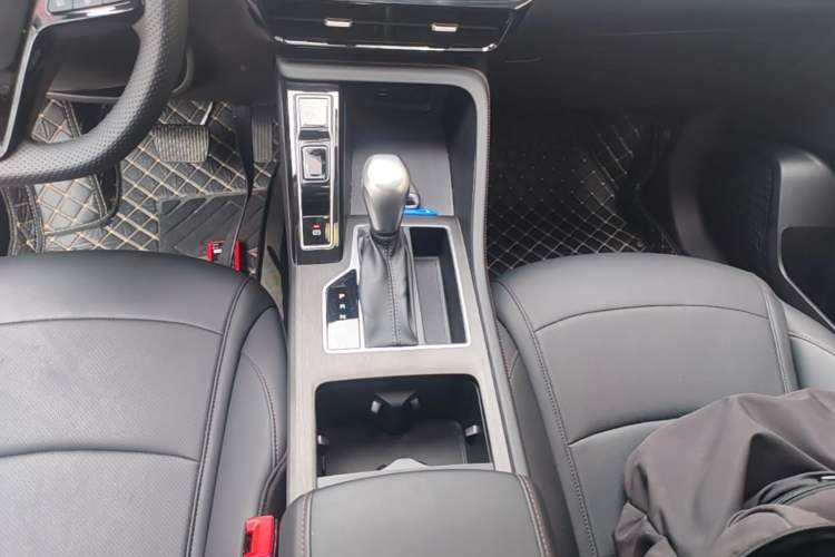Used Roewe i5 2024 1.5L CVT Luxury Edition Gear Lever