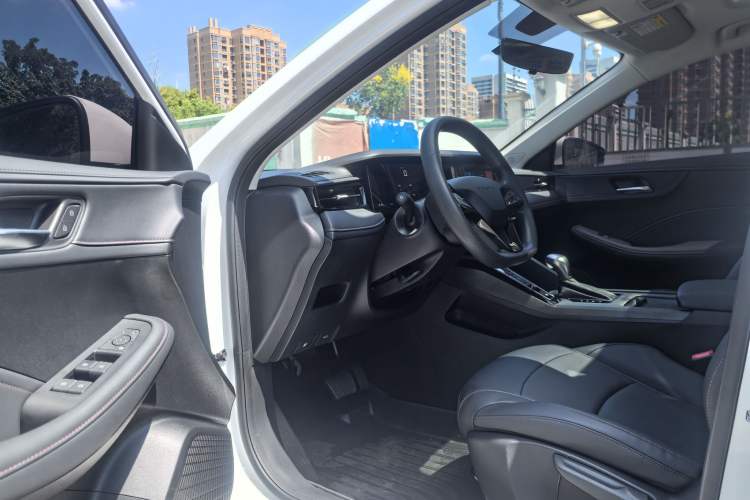 Used Roewe i5 2024 1.5L CVT Luxury Edition Interior 1