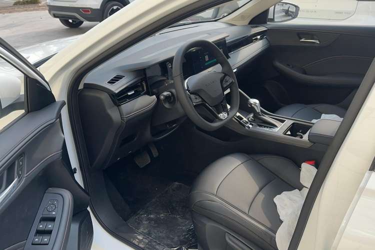 Used Roewe i5 2024 1.5L CVT Luxury Edition Interior 2