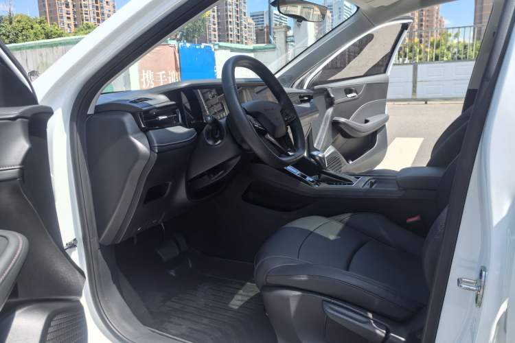 Used Roewe i5 2024 1.5L CVT Luxury Edition Interior 8