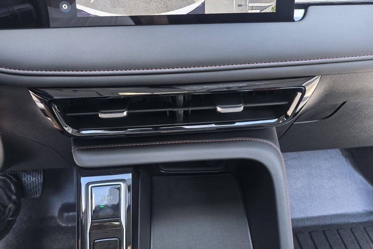 Used Roewe i5 2024 1.5L CVT Luxury Edition Interior 9