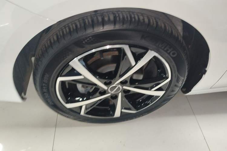 Used Roewe i5 2024 1.5L CVT Luxury Edition Left Front Wheel Hub