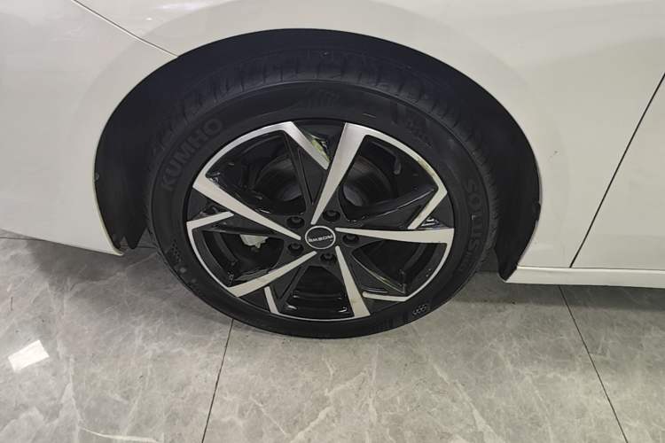 Used Roewe i5 2024 1.5L CVT Luxury Edition Left Front Wheel Hub