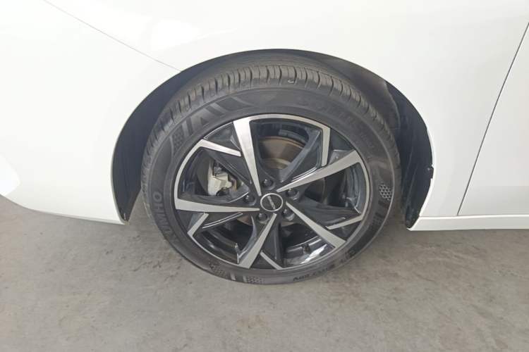 Used Roewe i5 2024 1.5L CVT Luxury Edition Left Front Wheel Hub