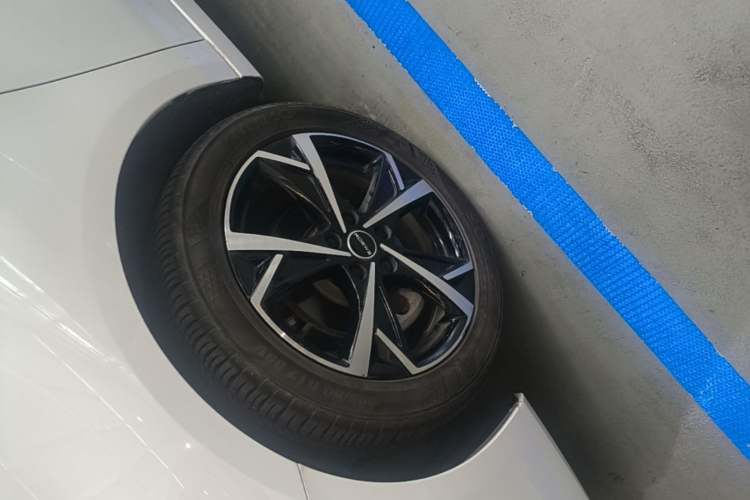 Used Roewe i5 2024 1.5L CVT Luxury Edition Left Front Wheel Hub