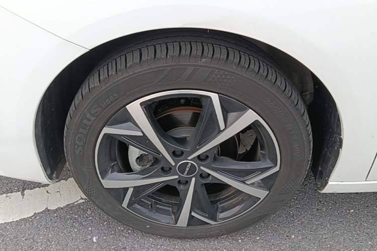 Used Roewe i5 2024 1.5L CVT Luxury Edition Left Front Wheel Hub