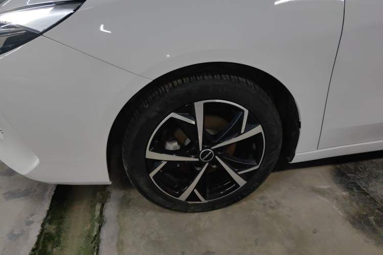 Used Roewe i5 2024 1.5L CVT Luxury Edition Left Front Wheel Hub