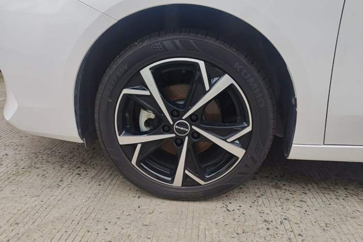 Used Roewe i5 2024 1.5L CVT Luxury Edition Left Front Wheel Hub