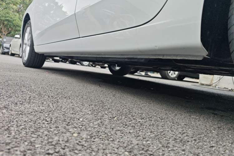 Used Roewe i5 2024 1.5L CVT Luxury Edition Left Side Sill