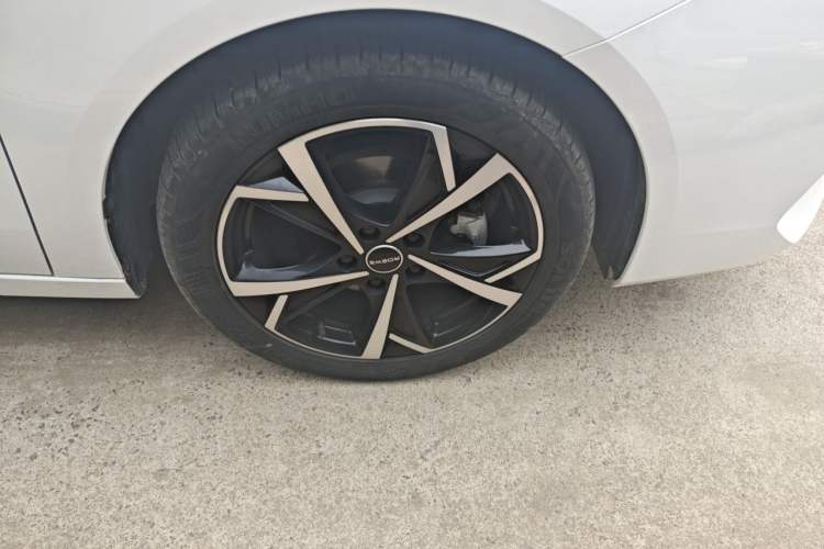 Used Roewe i5 2024 1.5L CVT Luxury Edition Right Front Wheel Hub