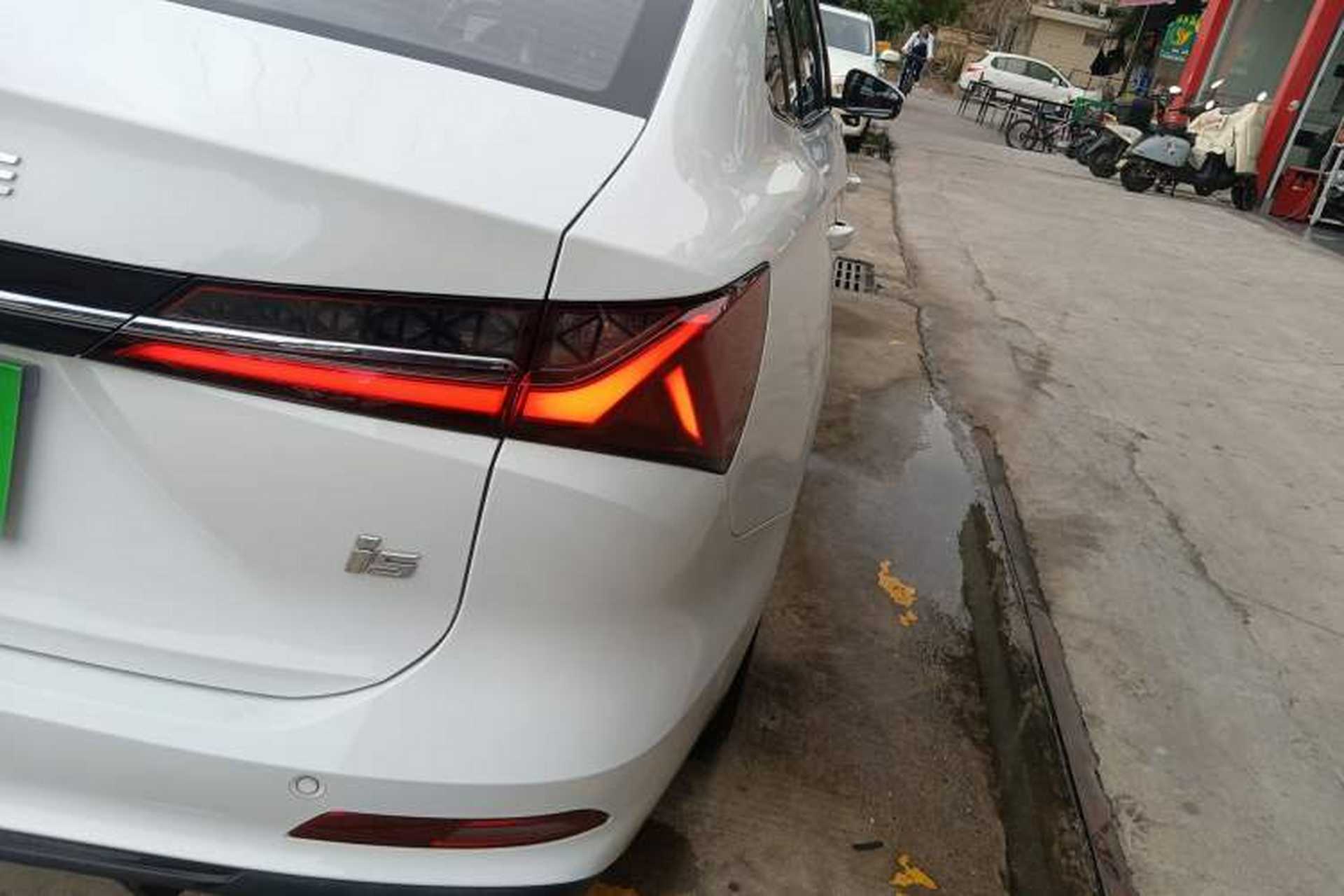 Used Roewe i5 2024 1.5L CVT Luxury Edition Right Rear Taillight