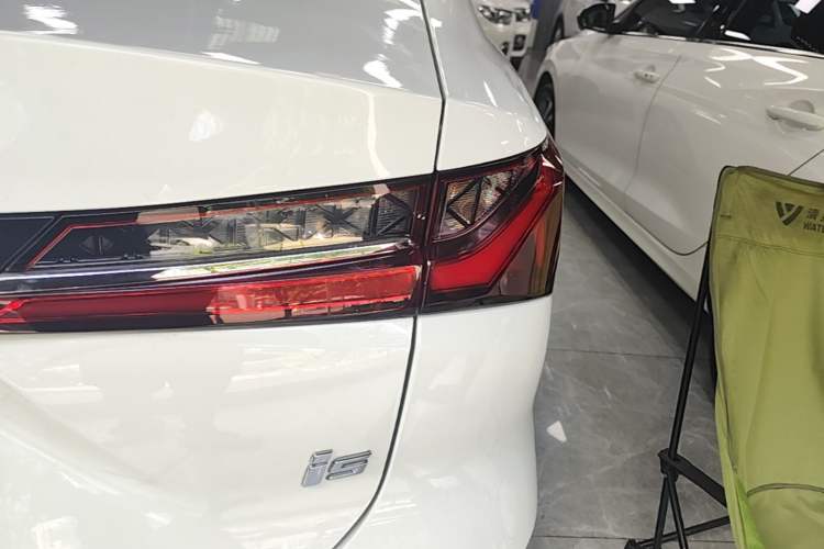 Used Roewe i5 2024 1.5L CVT Luxury Edition Right Rear Taillight