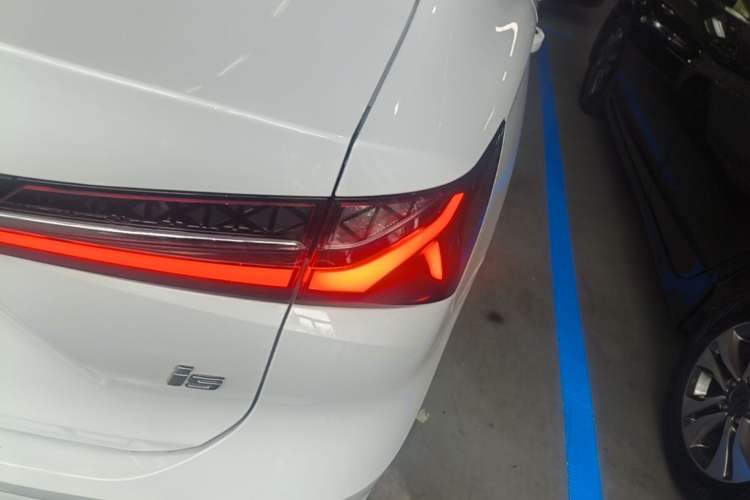 Used Roewe i5 2024 1.5L CVT Luxury Edition Right Rear Taillight