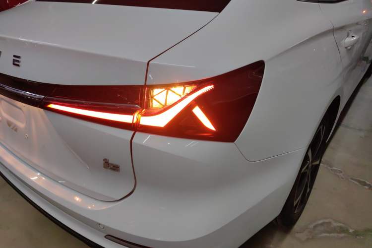 Used Roewe i5 2024 1.5L CVT Luxury Edition Right Rear Taillight