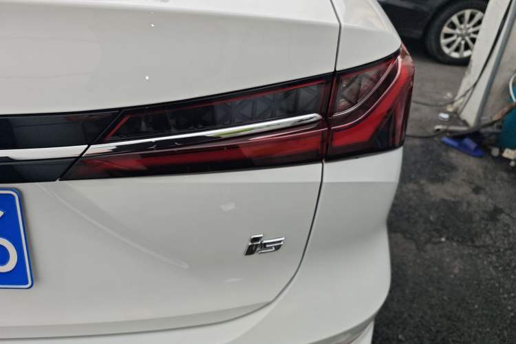Used Roewe i5 2024 1.5L CVT Luxury Edition Right Rear Taillight