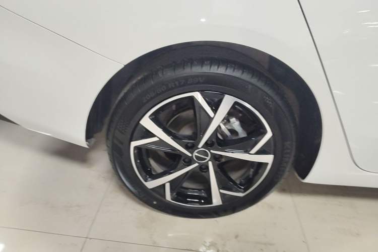 Used Roewe i5 2024 1.5L CVT Luxury Edition Right Rear Wheel Hub