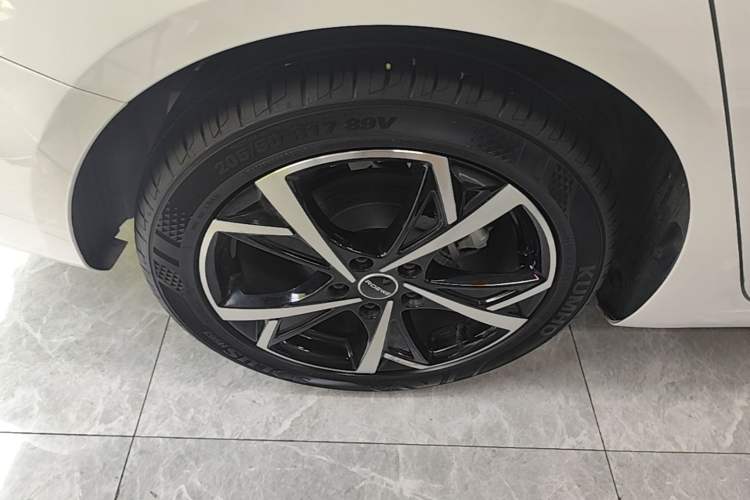 Used Roewe i5 2024 1.5L CVT Luxury Edition Right Rear Wheel Hub