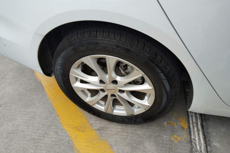 Used Roewe i5 2024 1.5L CVT Luxury Edition Right Rear Wheel Hub