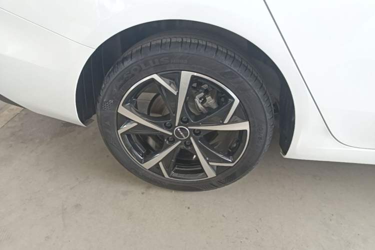 Used Roewe i5 2024 1.5L CVT Luxury Edition Right Rear Wheel Hub