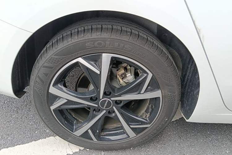 Used Roewe i5 2024 1.5L CVT Luxury Edition Right Rear Wheel Hub