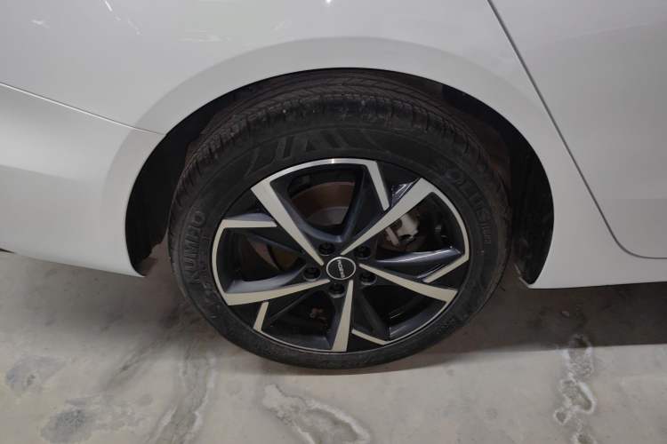 Used Roewe i5 2024 1.5L CVT Luxury Edition Right Rear Wheel Hub