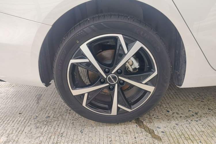 Used Roewe i5 2024 1.5L CVT Luxury Edition Right Rear Wheel Hub