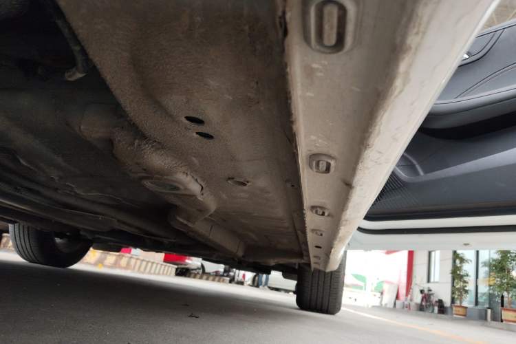 Used Roewe i5 2024 1.5L CVT Luxury Edition Right Side Sill