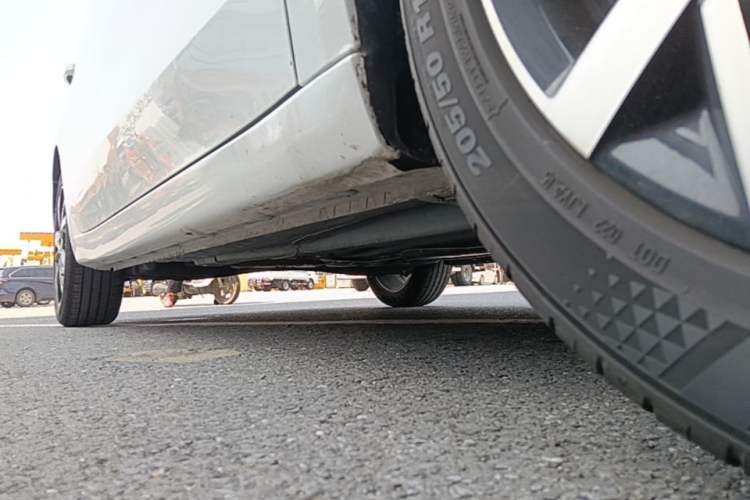 Used Roewe i5 2024 1.5L CVT Luxury Edition Right Side Sill