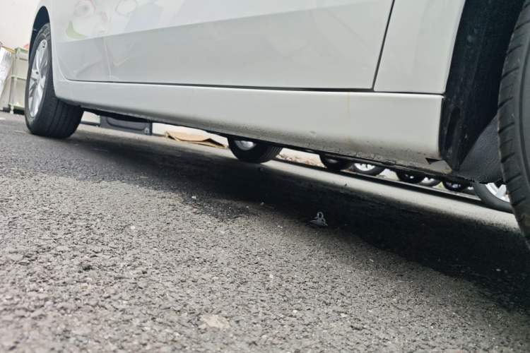 Used Roewe i5 2024 1.5L CVT Luxury Edition Right Side Sill
