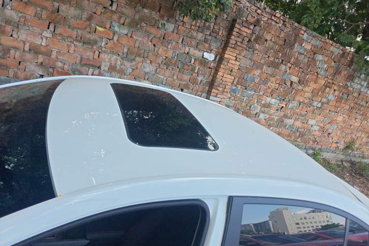 Used Roewe i5 2024 1.5L CVT Luxury Edition Roof