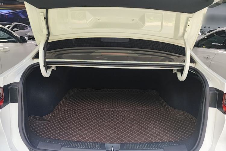 Used Roewe i5 2024 1.5L CVT Luxury Edition Trunk