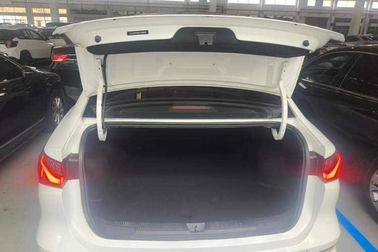 Used Roewe i5 2024 1.5L CVT Luxury Edition Trunk