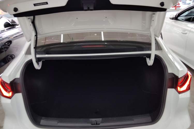 Used Roewe i5 2024 1.5L CVT Luxury Edition Trunk