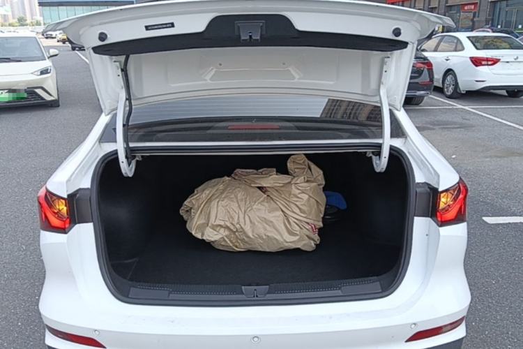 Used Roewe i5 2024 1.5L CVT Luxury Edition Trunk