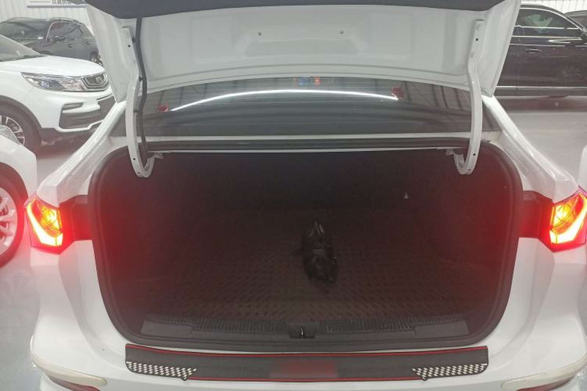 Used Roewe i5 2024 1.5L CVT Luxury Edition Trunk