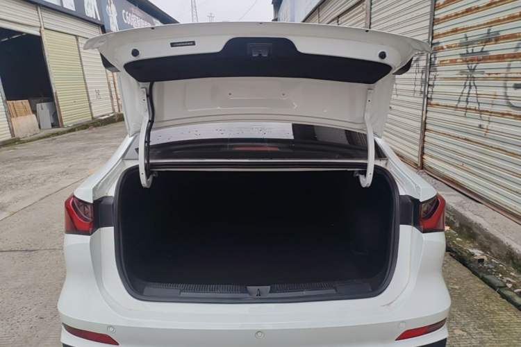 Used Roewe i5 2024 1.5L CVT Luxury Edition Trunk