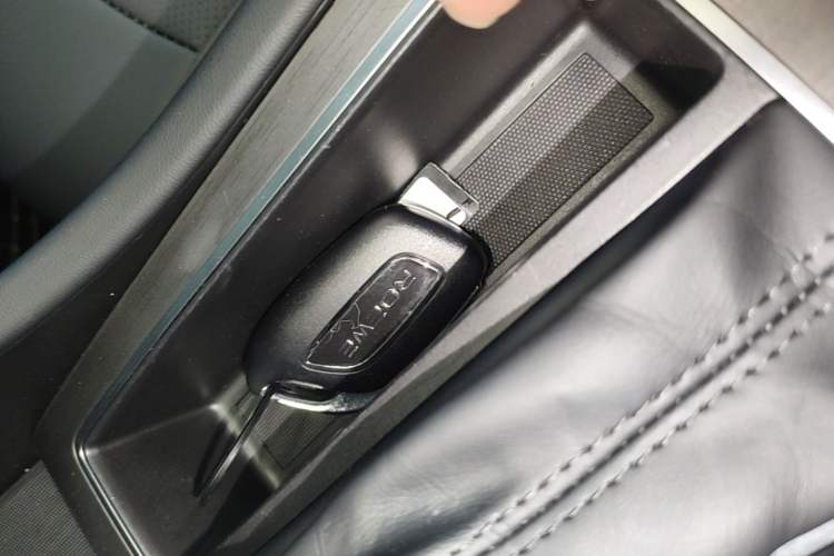 Used Roewe i5 2024 1.5L CVT Luxury Edition Vehicle Key