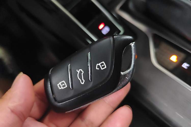 Used Roewe i5 2024 1.5L CVT Luxury Edition Vehicle Key