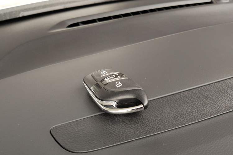 Used Roewe i5 2024 1.5L CVT Luxury Edition Vehicle Key
