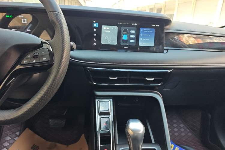 Used Roewe i5 2026 Model 1.5L CVT Luxury Version Audio And AC Panel