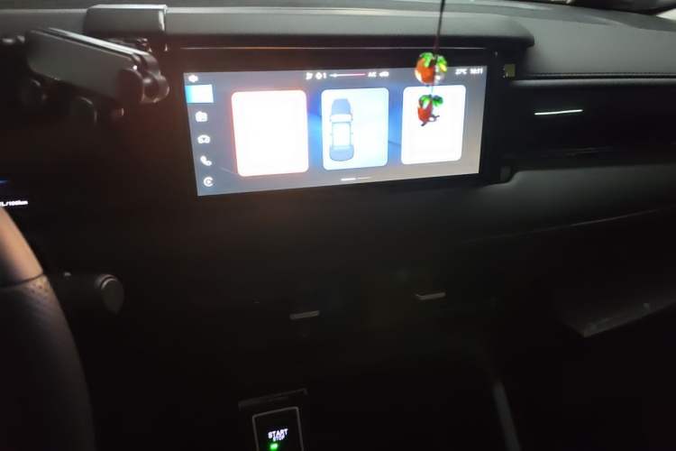 Used Roewe i5 2026 Model 1.5L CVT Luxury Version Audio And AC Panel