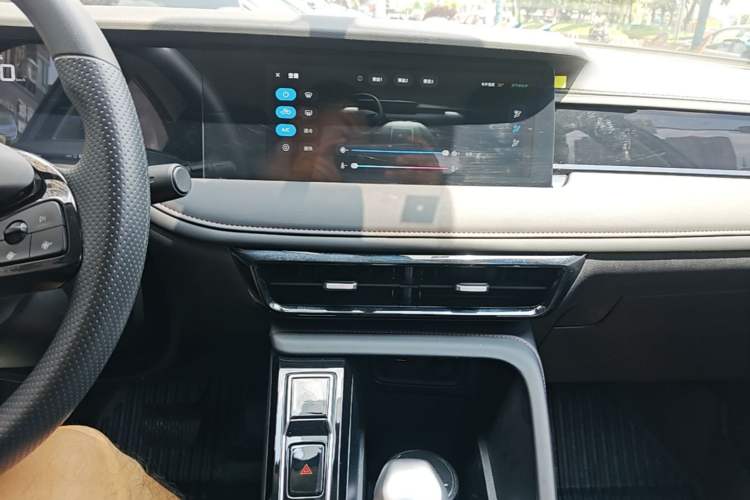 Used Roewe i5 2026 Model 1.5L CVT Luxury Version Audio And AC Panel