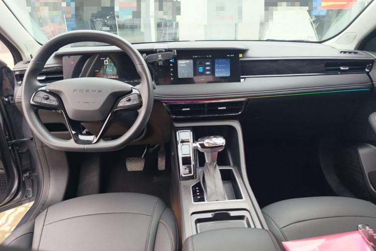 Used Roewe i5 2026 Model 1.5L CVT Executive Version Center Console