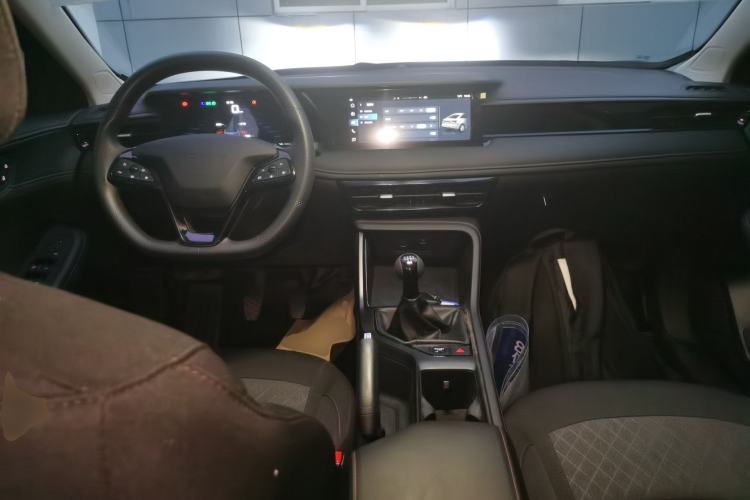 Used Roewe i5 2026 Model 1.5L Manual Comfort Version Center Console