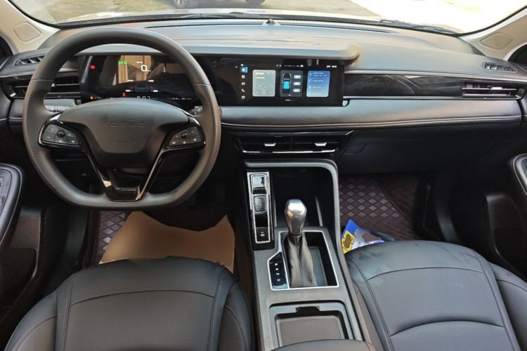 Used Roewe i5 2026 Model 1.5L CVT Luxury Version Center Console